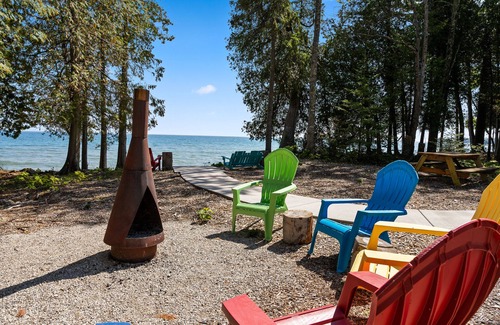 Sturgeon Bay Cottage | Cheery accessible lakefront cottage-quiet side of Lake Michigan in Door County