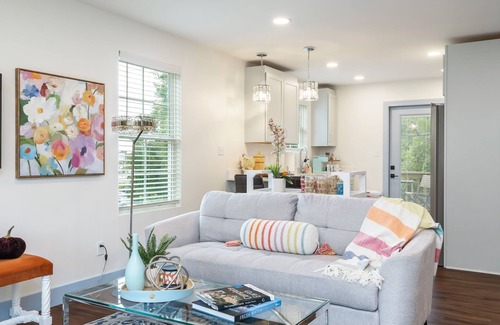 Powell House | Cheery and Stylish Three Bedroom Townhouse in Convenient Area