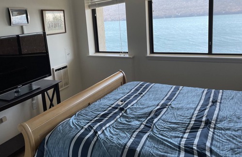 Canandaigua Condo | Cheery, comfortable, well-equipped lakefront condo with spectacular views!