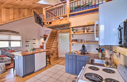 Mountain View Apartment | Cheery Pet-Friendly Studio w/Shared Fire Pit