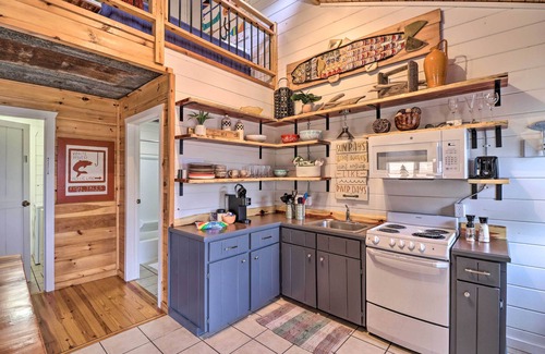 Mountain View Apartment | Cheery Pet-Friendly Studio w/Shared Fire Pit