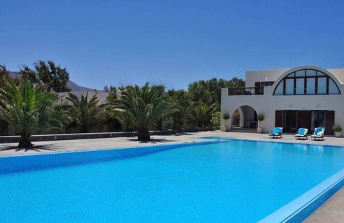 Agia Paraskevi Villa | Chef included by Fantasia Villas: Santorini Beach Villa