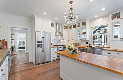Wilsonville House | Chef's Kitchen+Creative Studio+Fire Pit+Bocce Ball - Near Wedding & Wine Country