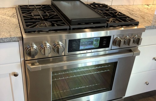 Park City Condo | ★Chef's kitchen, huge balcony, sec. parking, Traeger grill, amazing views!