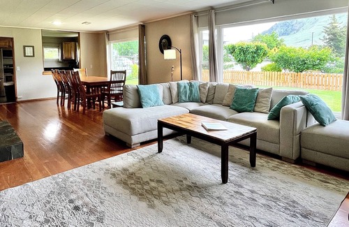 Chelan House | Chelan Charm: Spacious Downtown Home, Hot Tub, Parkside, Pet-Friendly