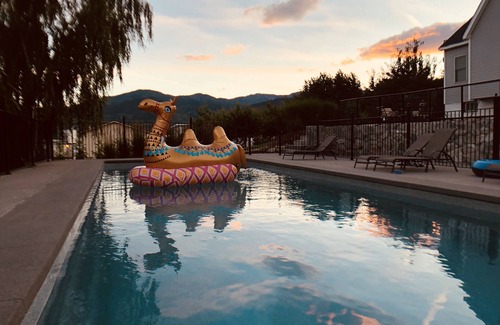 Manson House | Chelan’s Wine Country Retreat, w/Pool, Walking Distance to Lake and Wine