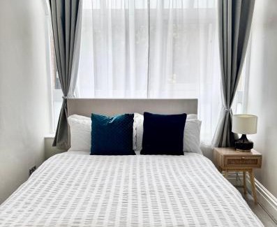 Queen's Gate Apartment | Chelsea living Apartment