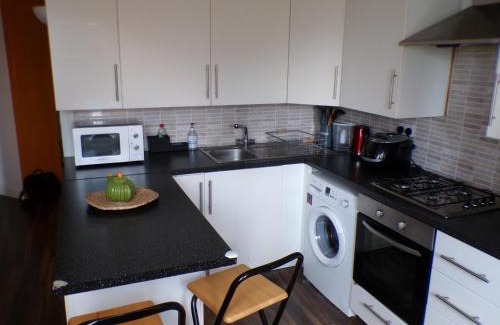 Chelsea Riverside Apartment | Chelsea Orange Apartment Sleeps10-PetsOK-Parking