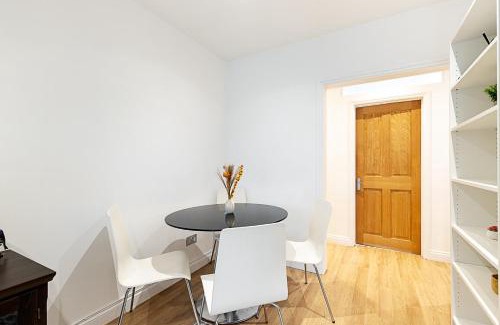 Chelsea Riverside Apartment | Chelsea Riverside Modern Escape