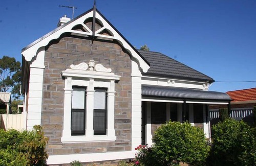 Cheltenham House | Cheltenham House: 3 bedroom, 2 bathroom renovated villa
