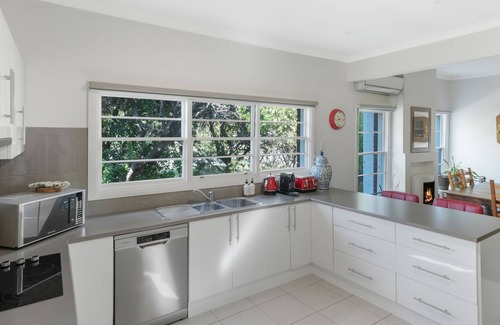 Mansfield House | Chenery Retreat right in the heart of Mansfield, Victoria.