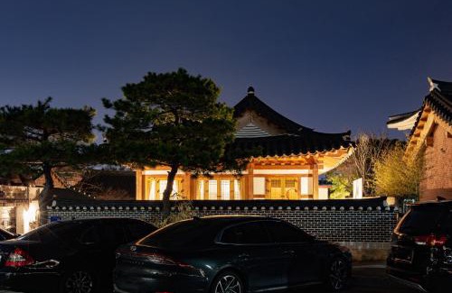 Jeonju House | Cheong-yeon, the Korean traditional house Hanok in Jeonju Hanok Village