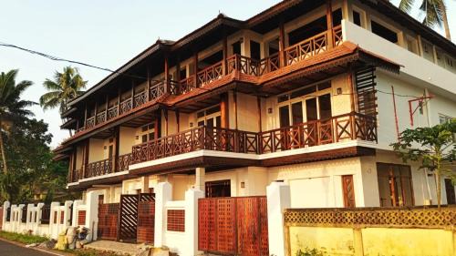 Kuzhuppilly Hotel | Cherai Beach View Heritage