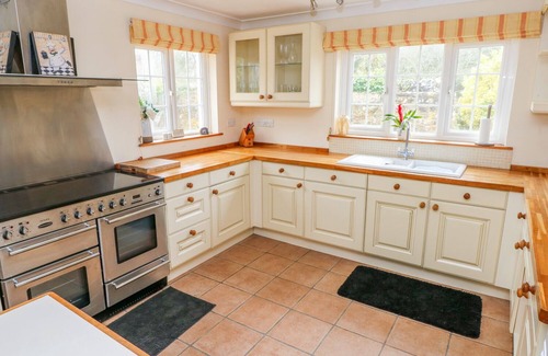 Milton Cottage | CHERITON VILLA, pet friendly, character holiday cottage in Tenby
