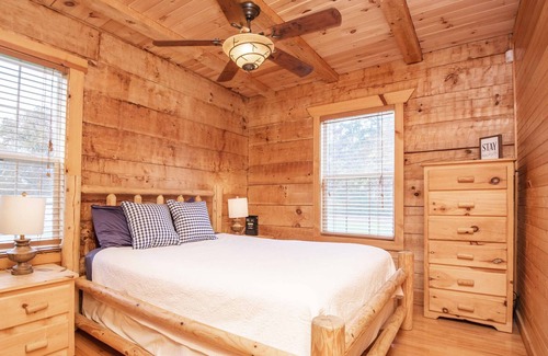 Bean Station Cabin | Cherokee Lake Front Cabin with Private Dock