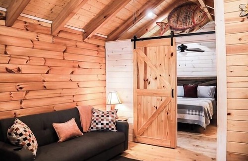 Bean Station Cabin | Cherokee Lake Vacation 1 BR 1 Bath Tiny Log Cabin