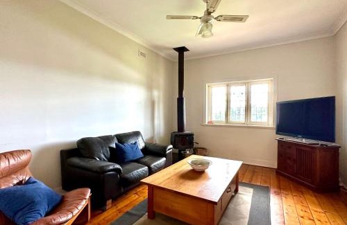 Beechworth House | Cherry Blossom Cottage - Beechworth-Getaways