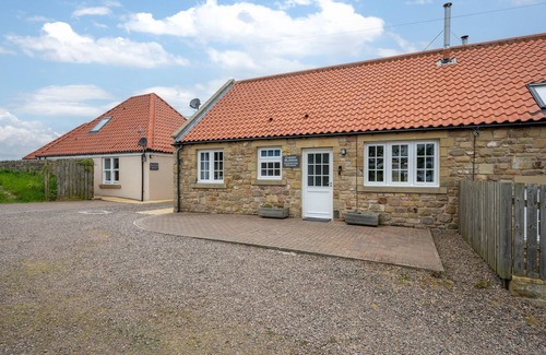 Adderstone House | Cherry Blossom - Two Bedroom House, Sleeps 4