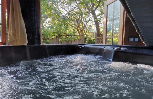 Chideock Ski Chalet | Cherry Orchard Retreat