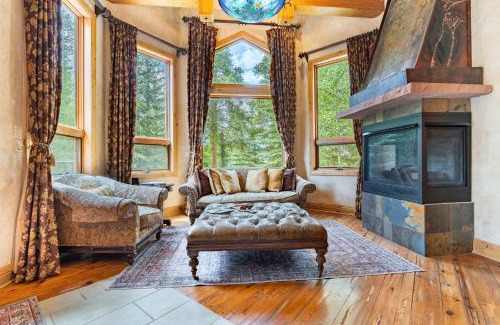 Historic District Villa | Cherry Ridge by AvantStay Incredible Mountain Mansion w Game Room Hot Tub Views