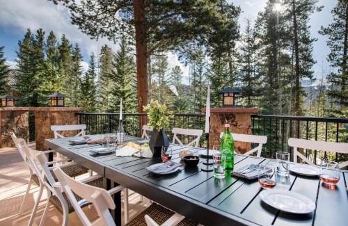Historic District Villa | Cherry Ridge by AvantStay Incredible Mountain Mansion w Game Room Hot Tub Views