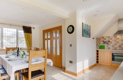 Horton House | Cherry Tree Cottage in the beautiful Swansea