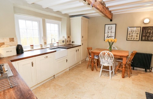 Bingley Cottage | CHERRY TREE COTTAGE, pet friendly, with a garden in Harden