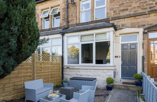 Harrogate House | Cherry Tree Villa, Cosy, Luxury Home, Woodburner