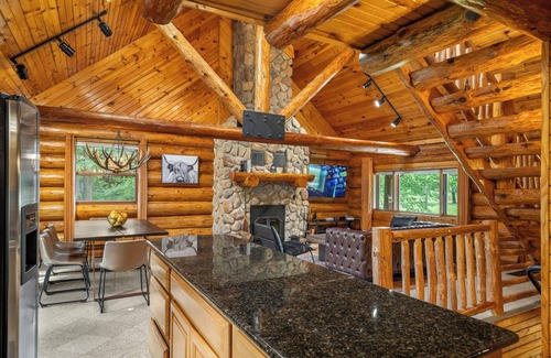 Cherry Valley Cabin | Cherry Valley Cabin: Hot Tub+Sauna+Scenic Riverfront