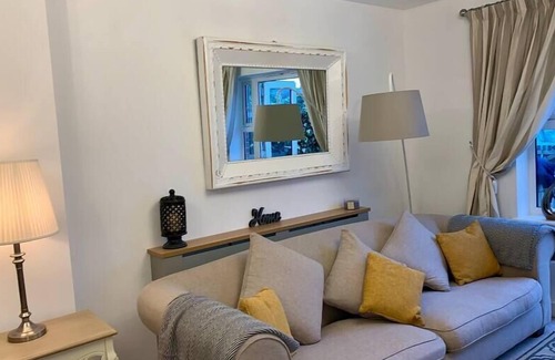 Crewe House | Cheshire East 4 Bedroom Townhouse, close to Bentley