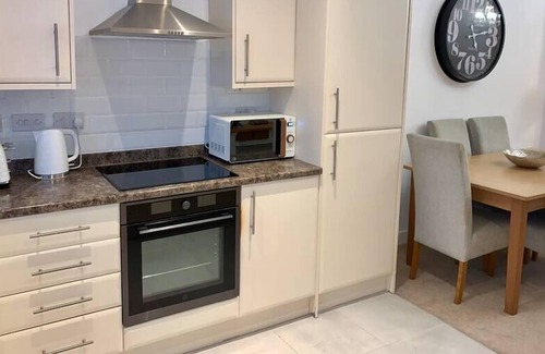 Crewe House | Cheshire East 4 Bedroom Townhouse, close to Bentley