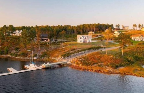 Middle River House | Chester Oceanfront Luxury Villa