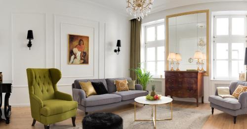 Inner City Budapest Apartment | Chestnut & Eliza Suites - Superior Homes Downtown