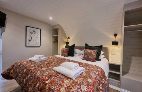 Cupar Apartment | Chestnut Lodge with Hot Tub
