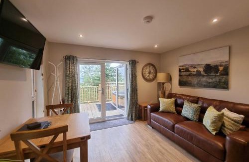 Cupar Apartment | Chestnut Lodge with Hot Tub