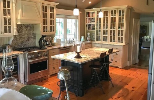 Wellington House | Chetwyn Farms - Loyalist farmstead with alpacas