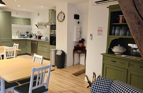 Messas Bed & Breakfast | Cheverny Room: Guesthouse with heated pool & breakfast included