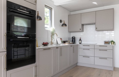 Chelsea Riverside Apartment | Cheyne Walk Houseboat by onefinestay