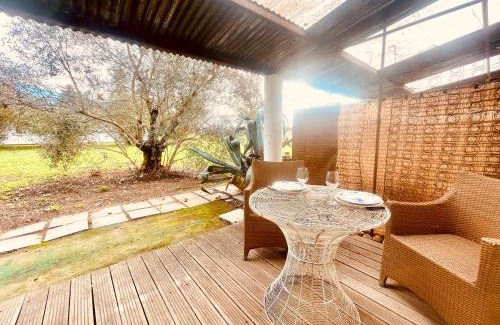 Costieres Apartment | CHEZ BABOU studio d'artistes avec piscine, parking