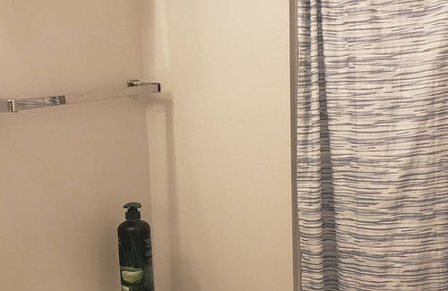 Laurel House | Chez Luxury Room R#1&3 2guests/Family. $90per/n. *R #2 Mas/bedroom $90p/Night