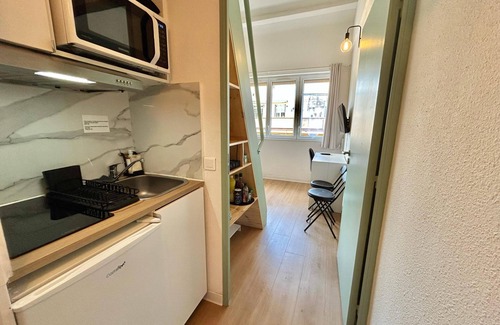 4th Arrondissement Apartment | Chez Martin - Studio Hospital Timone St Pierre Palais omnisports