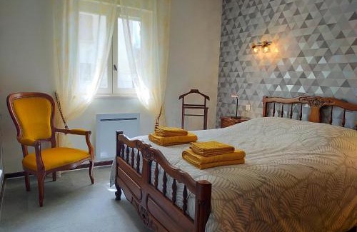 Saint-Julien-Chapteuil Apartment | Chez Tata Malou - Maison avec jardin, cour fermée, proche toutes commodités