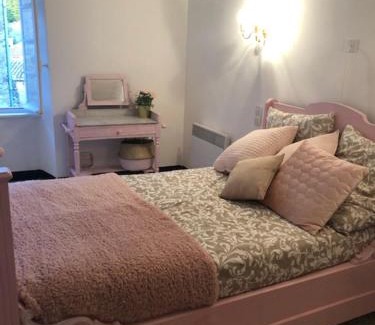 Fraisse-des-Corbieres Bed & Breakfast | Chez Tatie Ménie