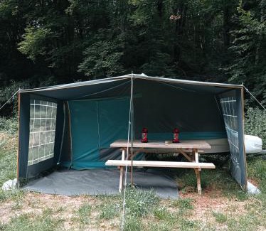 Pierrefonds Cabin | Chez Tombivouac