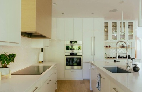 Victoria House | Chi Retreat - Sit back and relax, nestled in nature.