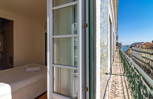 Sacramento Apartment | Chiado Deluxe Design 3 BR Apartment