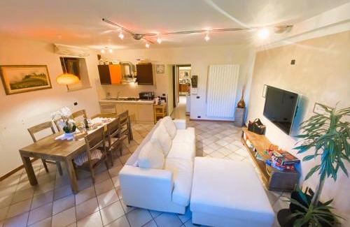 Mologno Apartment | Chiara House