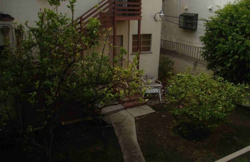 Beverly Hills Apartment | Chic 1-bedroom apartment in Beverly Hills WiFi, AC, close to Cedars Sinai!