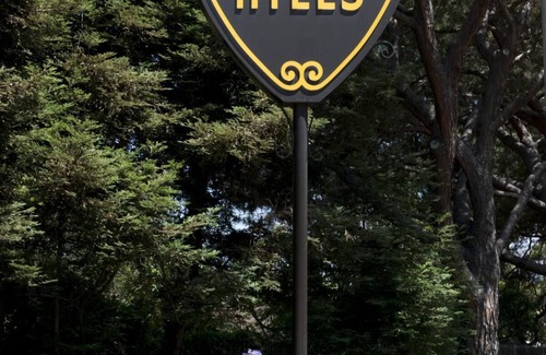 Beverly Hills Apartment | Chic 1-bedroom apartment in Beverly Hills WiFi, AC, close to Cedars Sinai!