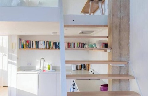 Victoria Apartment | Chic 1BD Warehouse Conversion, Hackney